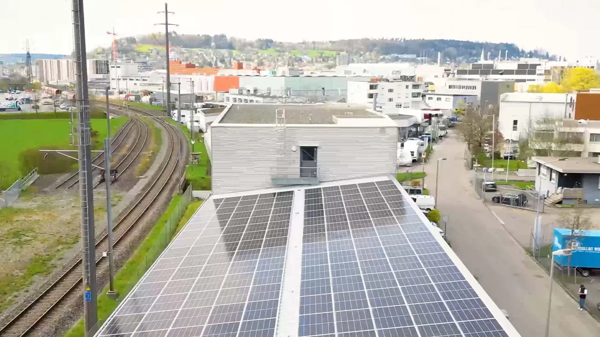 Solaranlage auf dem Dach der Salzgeber AG