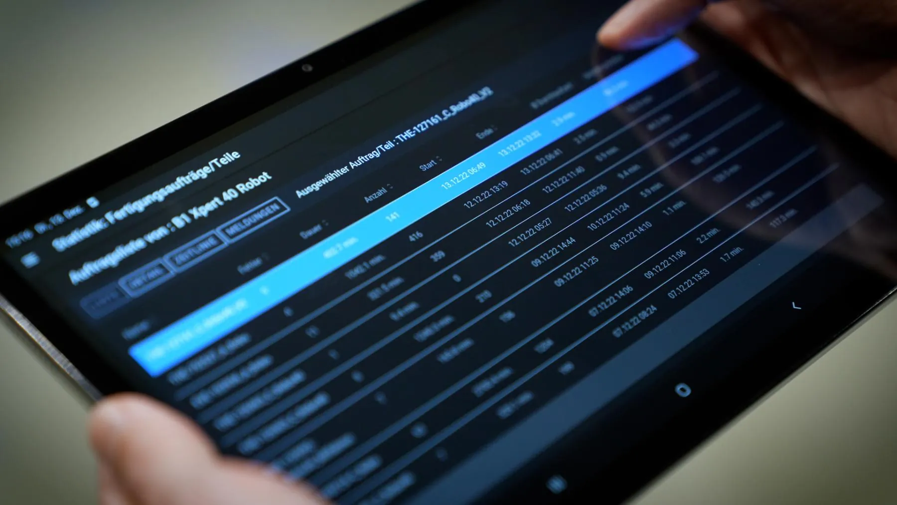 Tablet mit der Auftragsliste einer Maschine im KODI Monitor